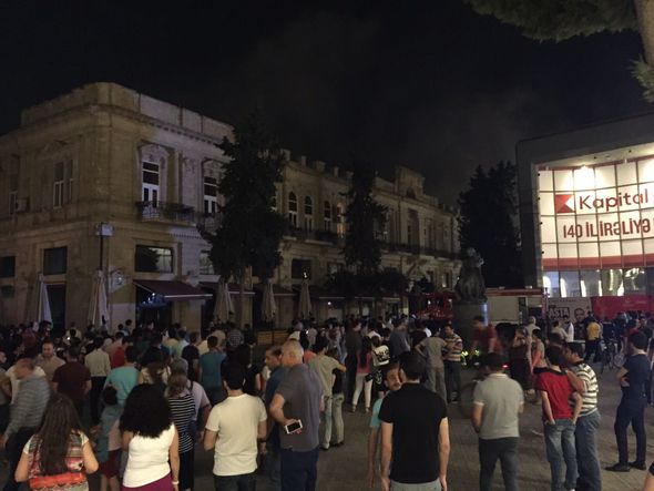 Сильный пожар на Торговой удалось потушить (Обновлено/Фото)