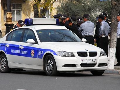 Avtoxuliqanlıq edən sürücü polislə əlbəyaxa çıxdı - VİDEO