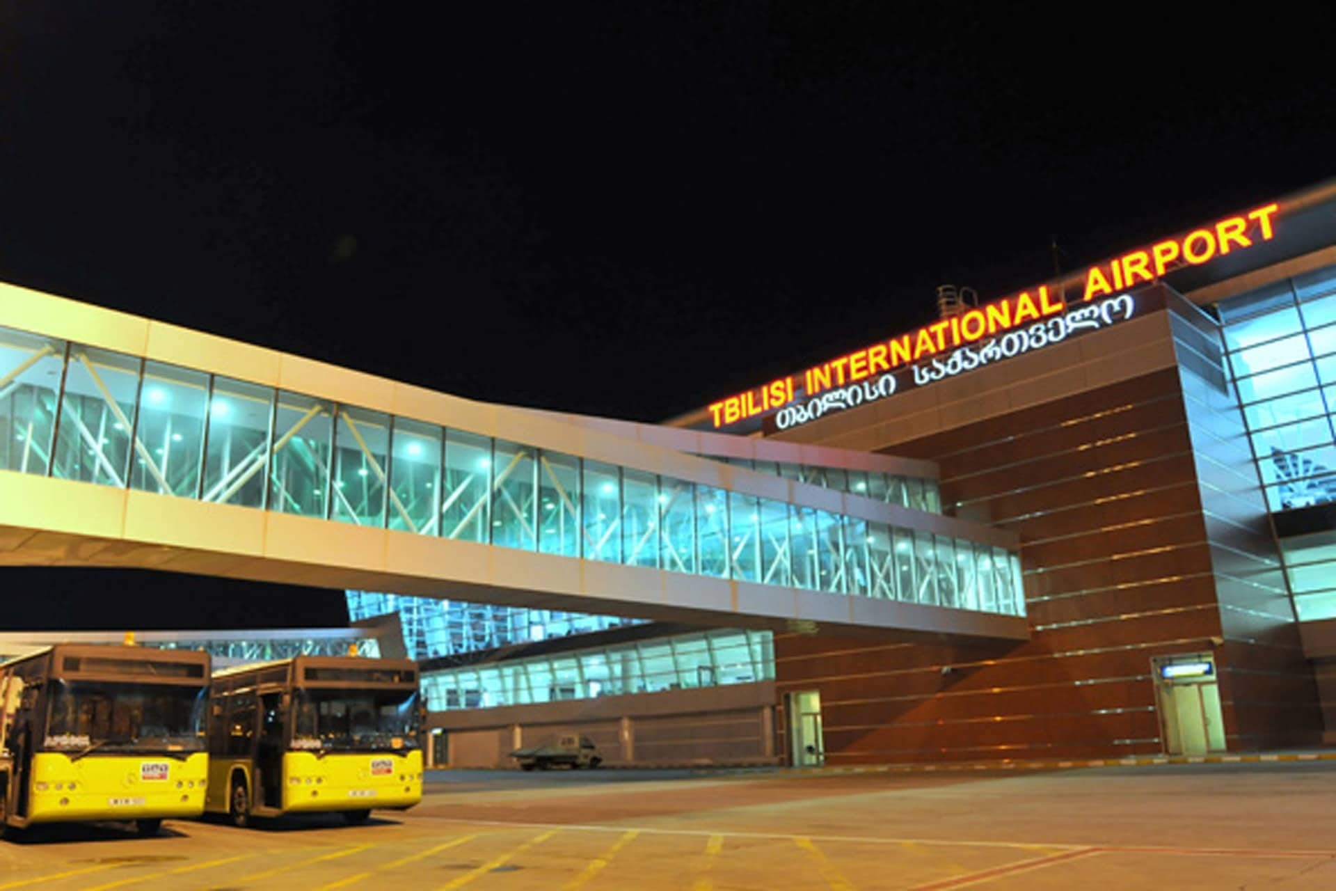 Duman aeroporta çökdü