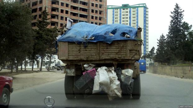 Bakıda zibil maşını piyadanı vurub öldürdü