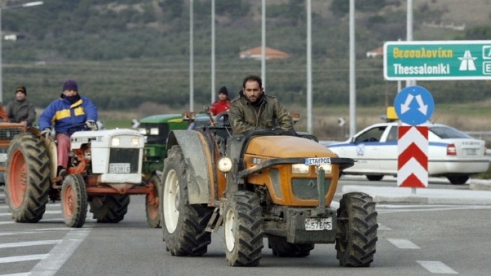 Fermerlər yolu bağladılar