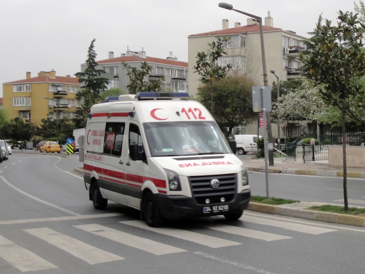 İstanbulda məktəbdə partlayış oldu - Yaralı var