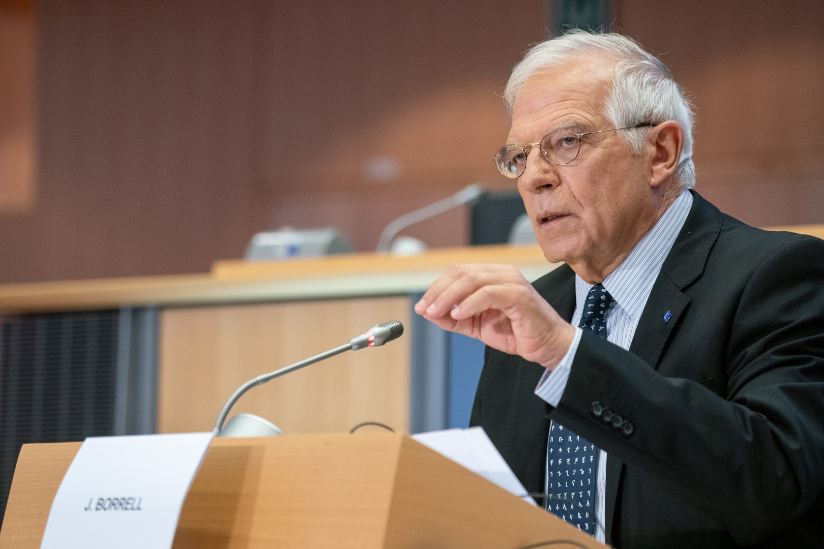 Borrell: Ukrayna pula qənaət etmək üçün hərbi istehsal qurmalıdır