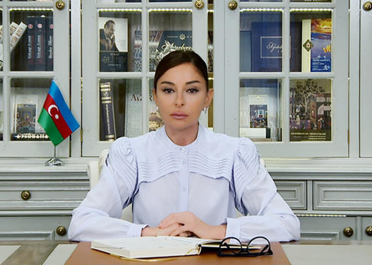 Mehriban Əliyeva Yeni ilin ilk günündə İlham Əliyevlə fotosunu paylaşıb