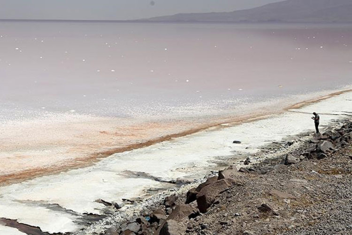 İranda Urmiya gölüylə bağlı etiraz aksiyası keçirilib