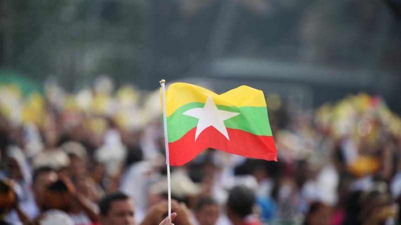 Myanmada daha 46 sərhəd polisi Banqladeşə sığınıb