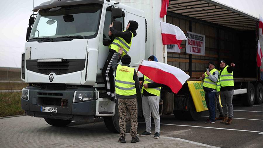 Latviyanın xarici işlər naziri Krisjanis Karins istefa verdiyini açıqlayıb