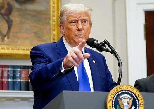 Tramp Hörmüz boğazından neft istəyənləri yanına çağırdı