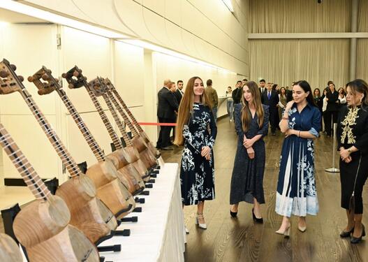 Heydər Əliyev Fondunun dəstəyi ilə alınan musiqi alətlərinin təqdimatı olub