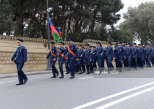 Bakıda Zəfər Günü münasibətilə hərbçilərin yürüşü keçirilir - FOTO
