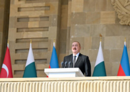 Vətən müharibəsində Qələbənin beşinci ildönümünə həsr olunmuş hərbi parad keçirilib - CANLI