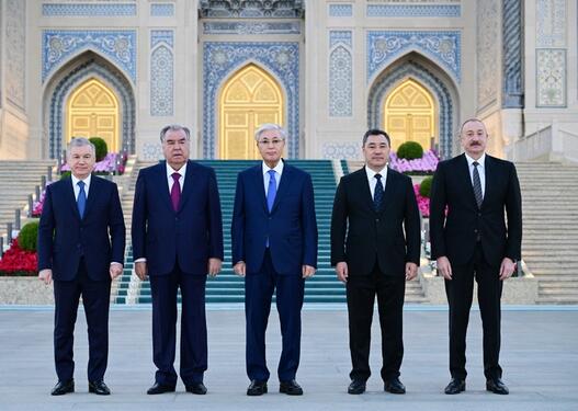 Prezident İlham Əliyev Daşkənddə İslam Sivilizasiyası Mərkəzi ilə tanış olub