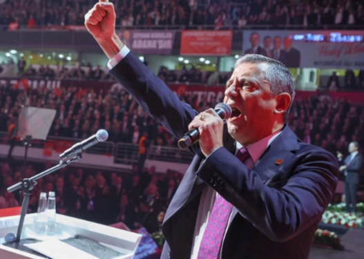 Özgür Özel yenidən CHP-nin sədri seçildi