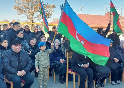 İlk köç karvanı Kərkicahan qəsəbəsinə çatıb, açarlar təqdim olunub - YENİLƏNİB