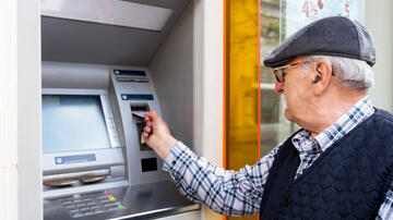 Bayramqabağı 200 manat ödənildi