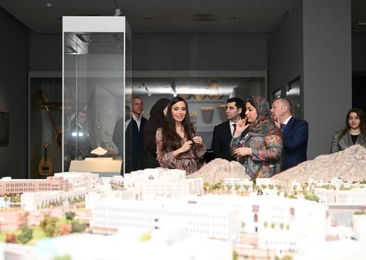 Leyla Əliyeva Oman Milli Muzeyində və Mutrah bazarında olub
