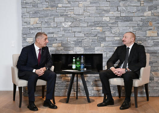 Prezident İlham Əliyev Davosda Çexiyanın Baş naziri ilə görüşüb
