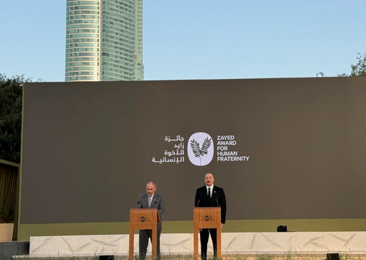 Hikmət Hacıyev "Zayed İnsan Qardaşlığı Mükafatı"nın təqdimolunma mərasimindən paylaşım edib
