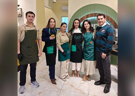 Leyla Əliyeva və Alena Əliyeva Gəncədə qadın sahibkarın sağlam qida brendi ilə tanış olublar