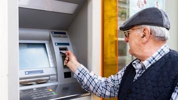 Pensiyalar artımlarla ödənildi