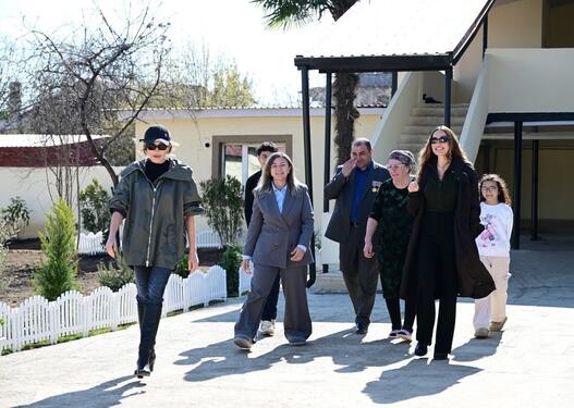 Prezident Xocavənd şəhərində görülmüş işlərlə tanış olub, sakinlərlə görüşüb