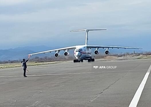 Rusiyadan İrana göndərilən humanitar yardımla yüklü təyyarə Lənkəran aeroportuna eniş edib - FOTO