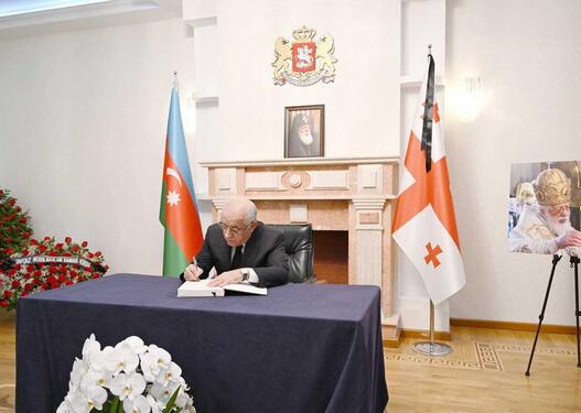 Əli Əsədov Gürcüstan səfirliyində olub, II İlyanın vəfatıyla bağlı başsağlığı verib