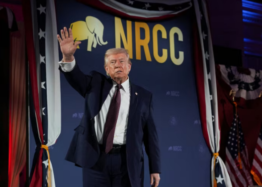 Tramp nazirlərini topladı, Heqtes bəyan etdi: "Mən bombalarla müzakirə aparıram"