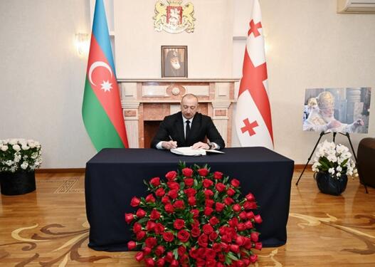 Prezident İlham Əliyev Gürcüstanın Azərbaycandakı səfirliyində olub, başsağlığı verib