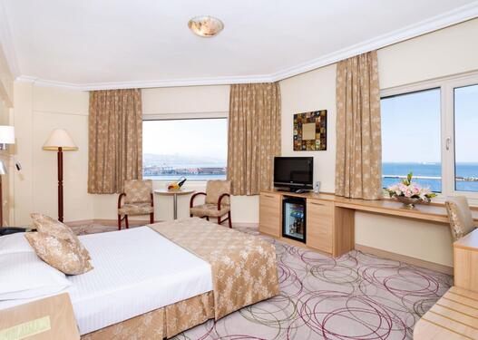 Evlərini su basan Bakı sakinləri otellərə yerləşdirilib