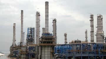 İsrail İranın ən böyük neft-kimya zavodunu vurdu