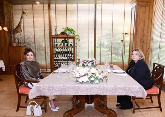 Birinci xanım Mehriban Əliyevanın şərəfinə lanç verildi