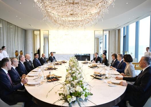 Azərbaycan Prezidentinin şərəfinə lanç verildi