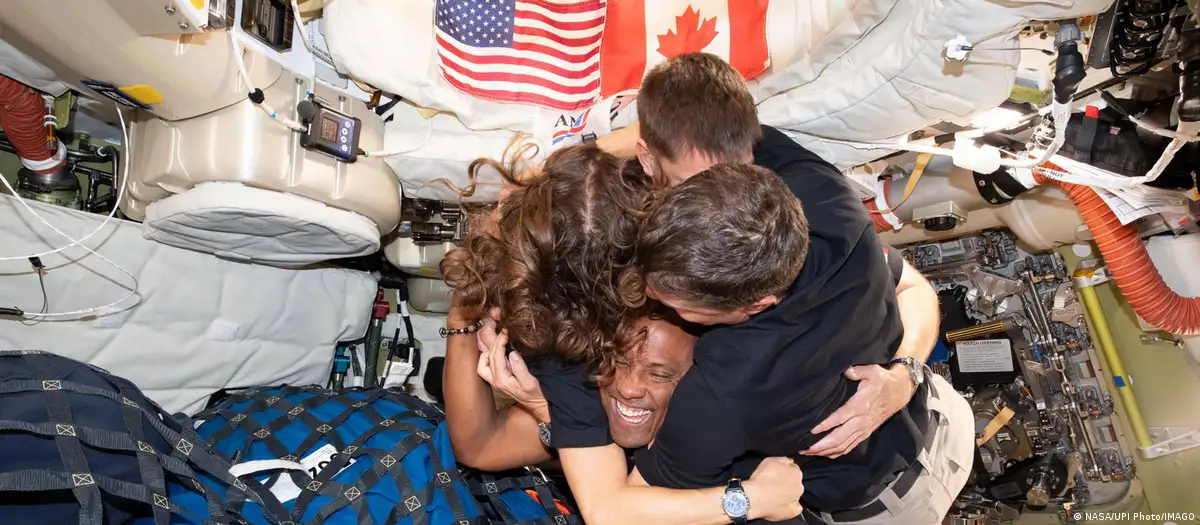 "Artemis II" astronavtları Yerə qayıdır: Tarixi missiya Sakit okeanda başa çatır