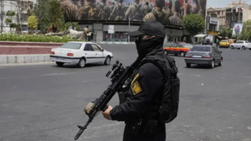 İranda 3 polis öldürüldü