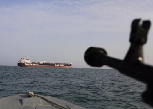 SEPAH-ın hərbi qayıqları Hörmüz boğazını keçməyə çalışan tankerə xəbərdarlıq etmədən atəş açıb