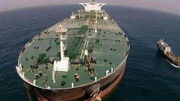 İran tankeri ABŞ-ın blokadasını yararaq Hörmüz boğazından keçdi