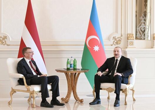 Prezident İlham Əliyevin Latviya Prezidenti ilə təkbətək görüşü olub