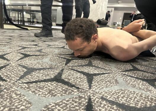 Trampın iştirak etdiyi tədbirdə atəş açan şəxsin kimliyi məlum oldu