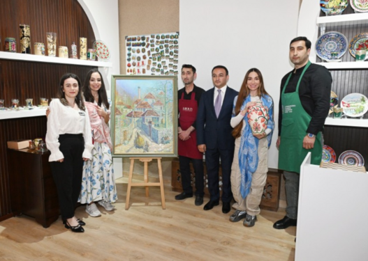 Leyla Əliyeva və Arzu Əliyeva Şəkidə “ABAD” Keramika və Tətbiqi Sənət Mərkəzi ilə tanış olublar