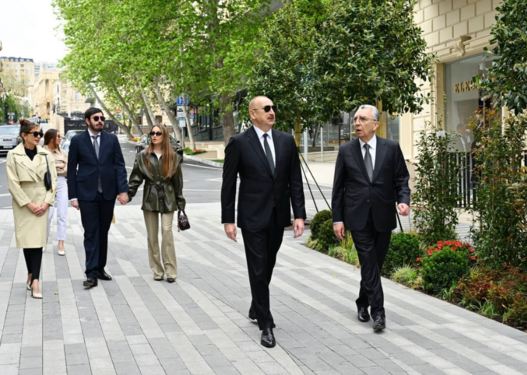 İlham Əliyev Bakının İslam Səfərli küçəsinin yenidənqurmadan sonra açılışında iştirak edib