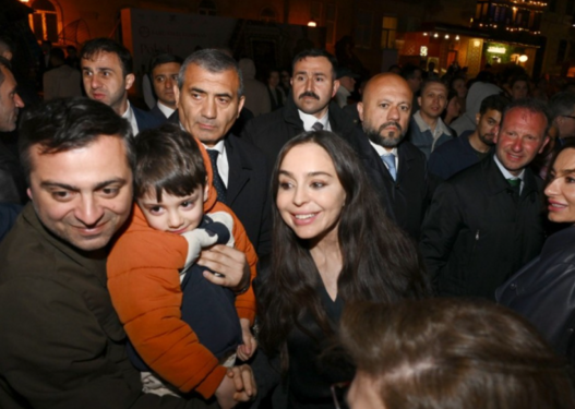Leyla Əliyeva və Arzu Əliyeva Beynəlxalq Xalça Festivalını ziyarət ediblər