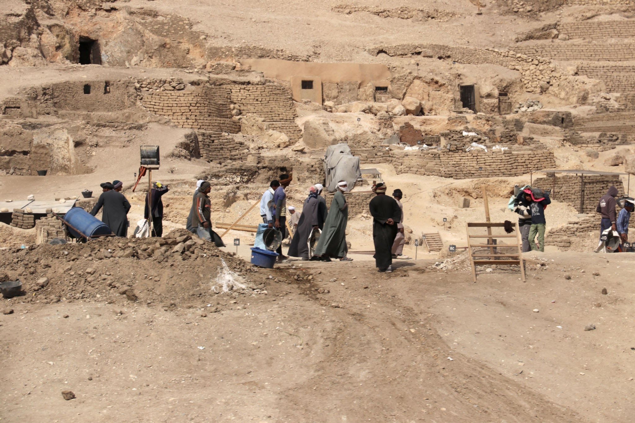 Giza piramidaları yaxınlığında aşkar edilən qədim işçi qəsəbəsinin qalıqları. Mənbə: Socha / Getty Images