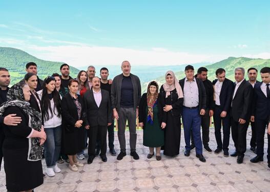 İlham Əliyev Şuşanın Böyük Qaladərəsi kəndində görülən işlərlə tanış oldu