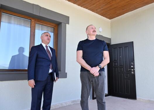 Prezident Xocalıda hərbçilər üçün nəzərdə tutulan fərdi evlərdə yaradılmış şəraitlə tanış oldu