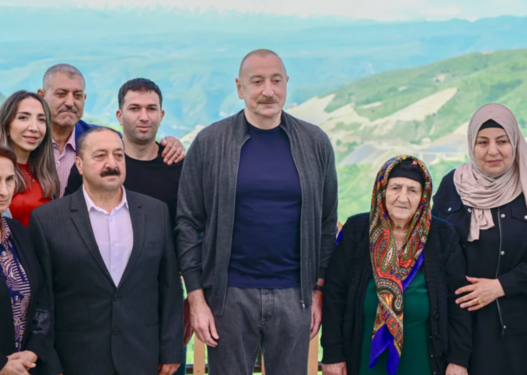 İlham Əliyevin sosial media hesablarında Böyük Qaladərəsi kəndindəki sakinlərlə görüşü barədə paylaşım edilib