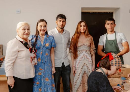 Leyla və Arzu Əliyevalar internat məktəbində olublar