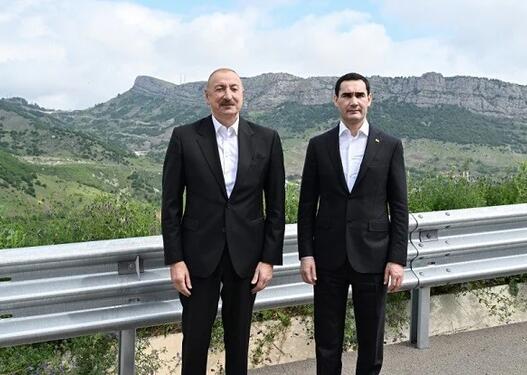 Prezidentlər Daşaltı kəndinin fonunda şəkil çəkdirdi