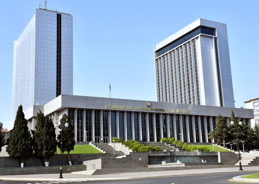Deputatlar və diplomatların aylıq pensiya əlavəsinin məbləği konkret vəzifələr üzrə müəyyən ediləcək