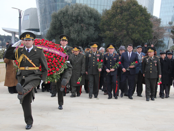 Ази асланов баку. Могила ази асланова. Могила ази асланова. Могила ази асланова. Ази асланов памятник.